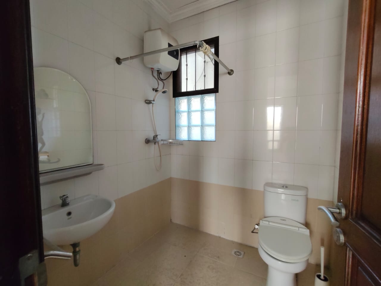 Rumah Disewakan di Cluster Taman Beverly Lippo Cikarang
